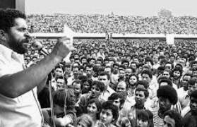 Lula liderando as greves dos metalúrgicos no Abc paulista em 1980