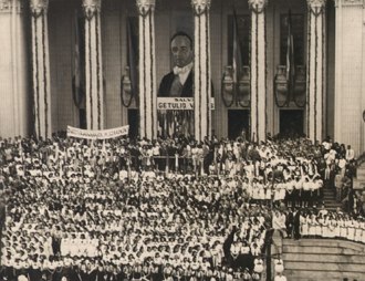 Manifestação de apoio a Getúlio Vargas, no Rio de Janeiro, 19 de abril de 1942