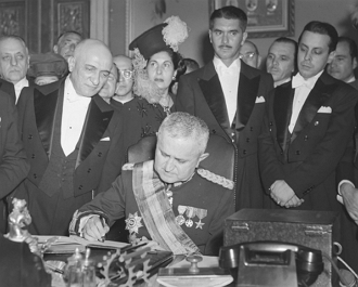 Foto da cerim&ocirc;nia de posse de Dutra como presidente do Brasil